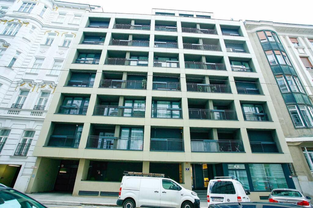 Top Central Apartment On Karlsplatz Вена Экстерьер фото