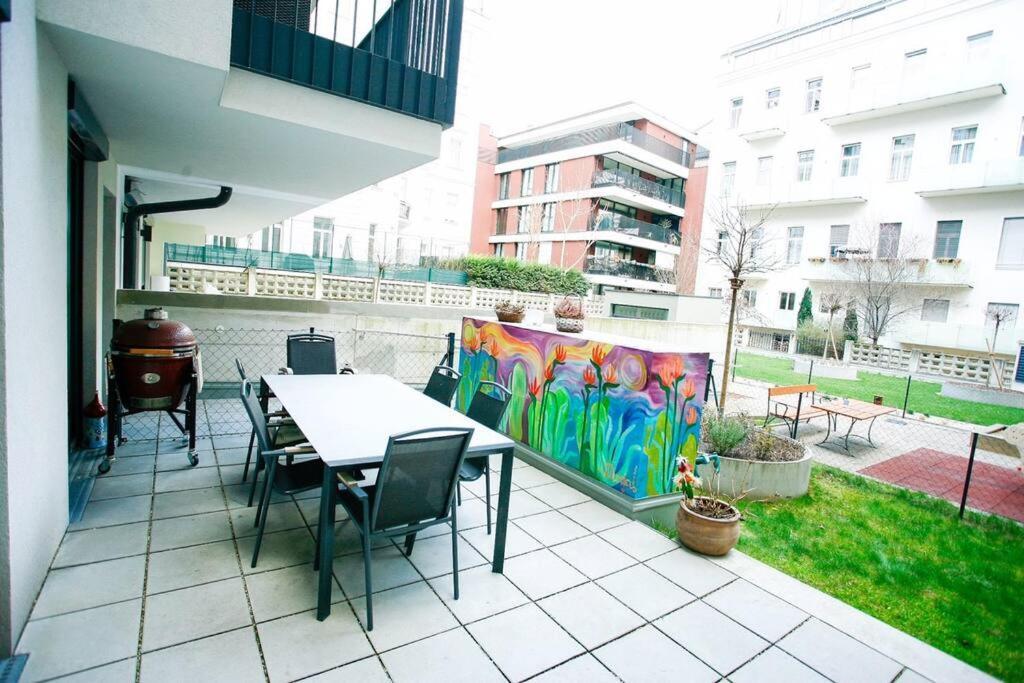 Top Central Apartment On Karlsplatz Вена Экстерьер фото